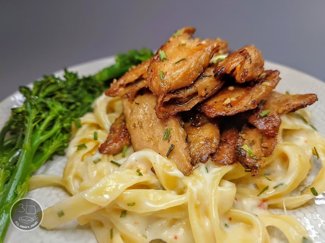 Garlic Butter Chick'n Tagliatelle with Broccoli