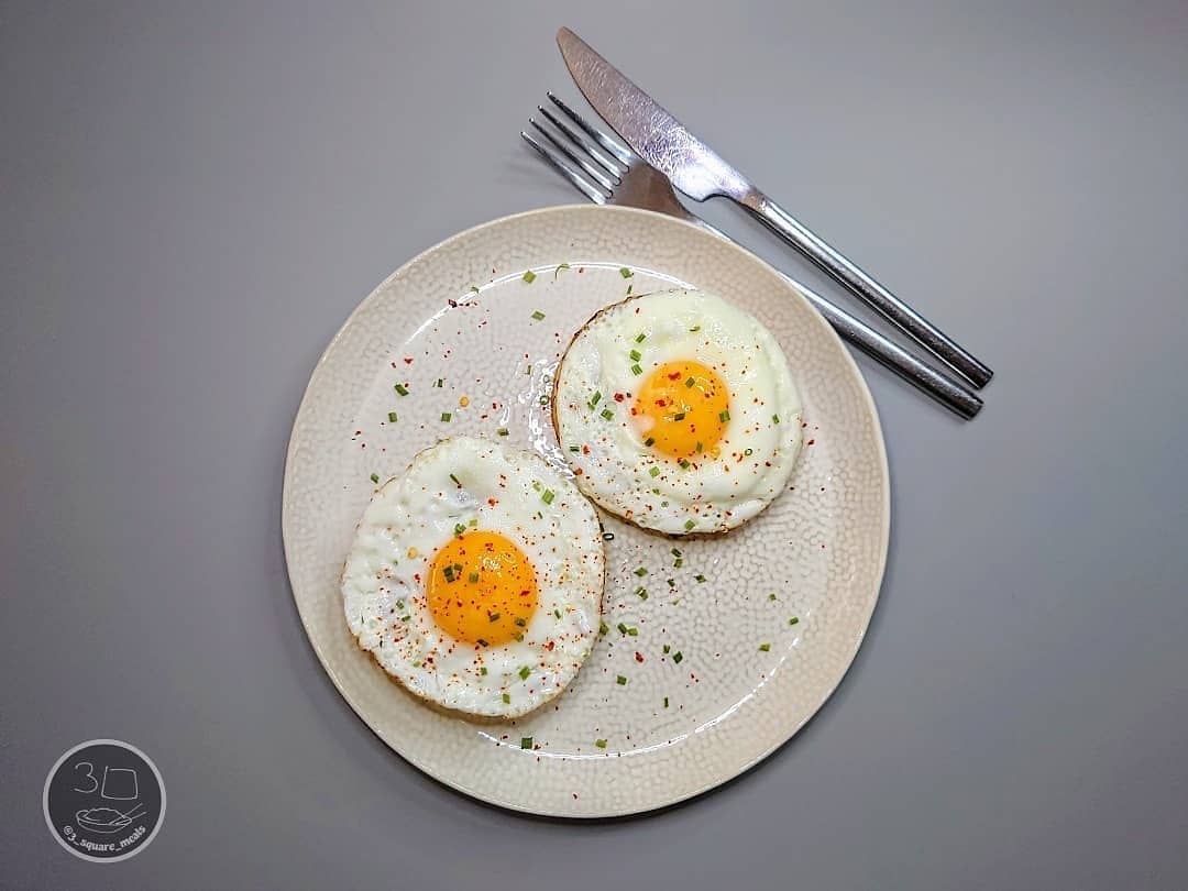 Fried Eggs with Crumpets