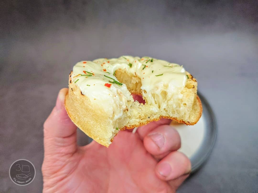 Toasted Crumpets with Cheese and Chilli
