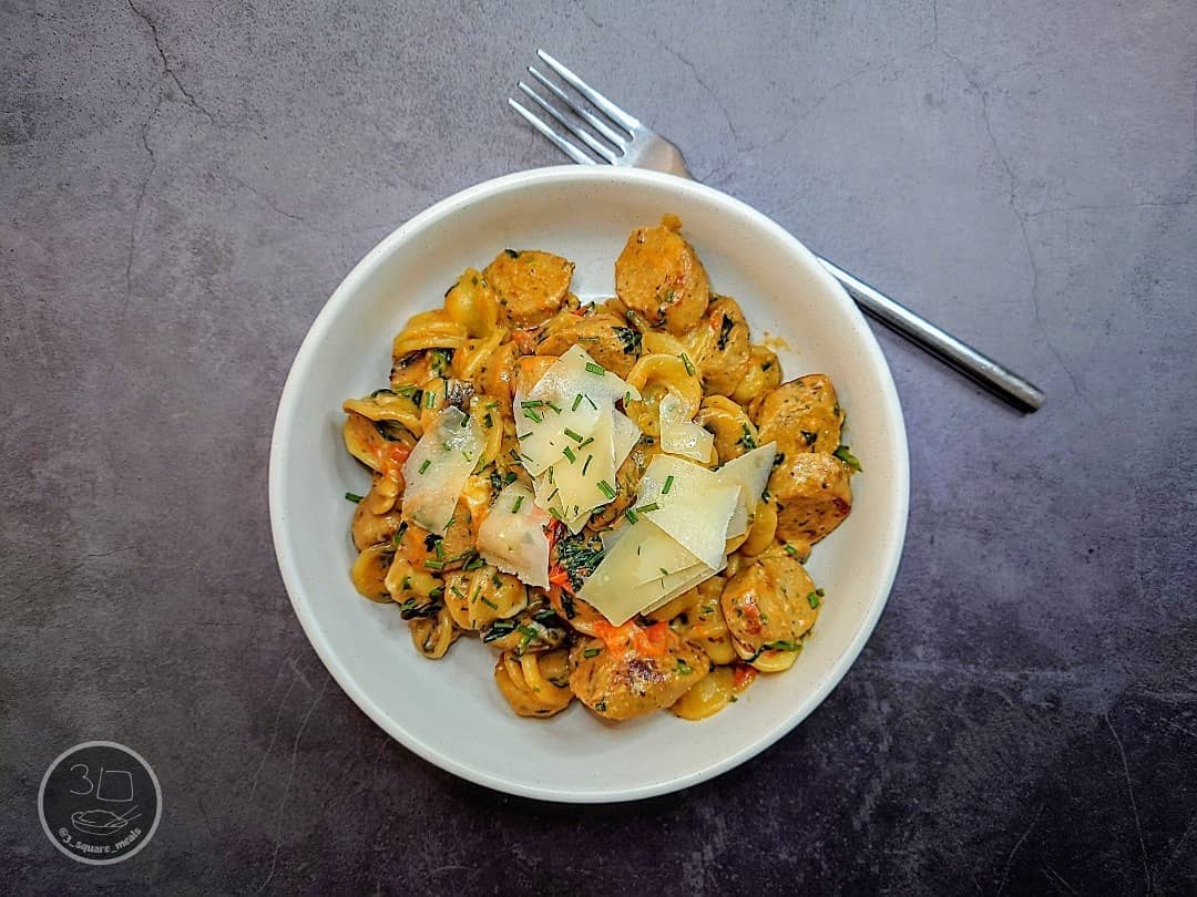 Garlicky Vegetarian Sausage Pasta