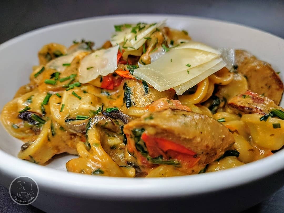 Garlicky Vegetarian Sausage Pasta