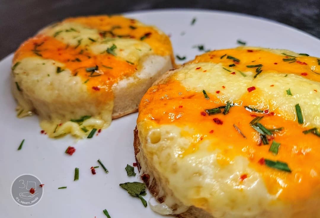 Simple Toasted Cheesy Crumpets with Herbs