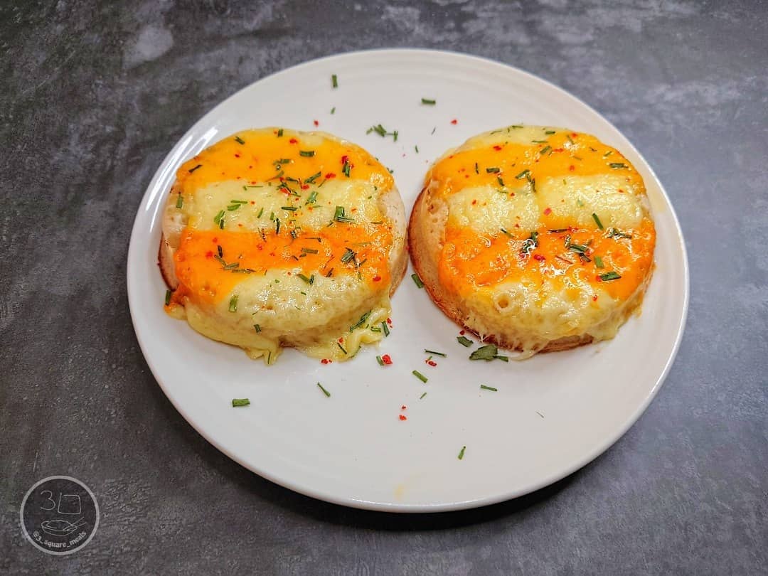Simple Toasted Cheesy Crumpets with Herbs