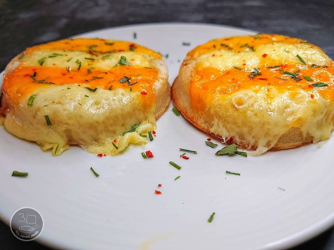 Simple Toasted Cheesy Crumpets with Herbs
