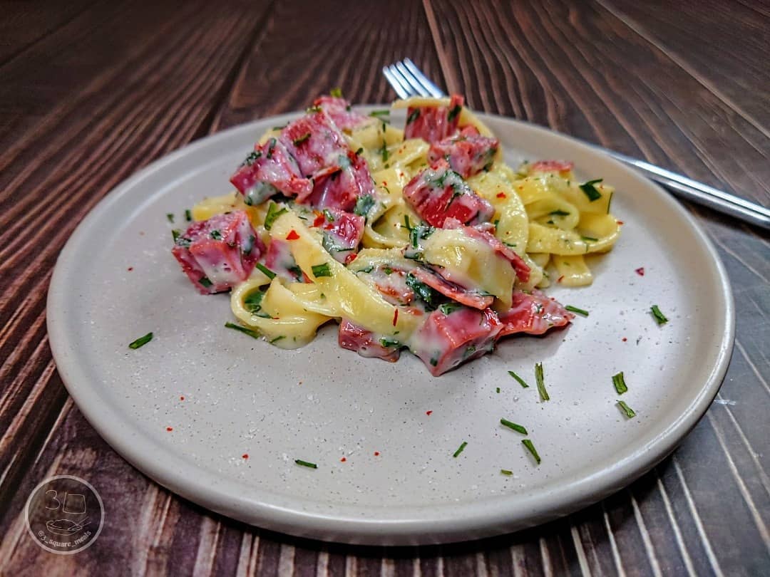 Simple Pastrami Tagliatelle with Cheese