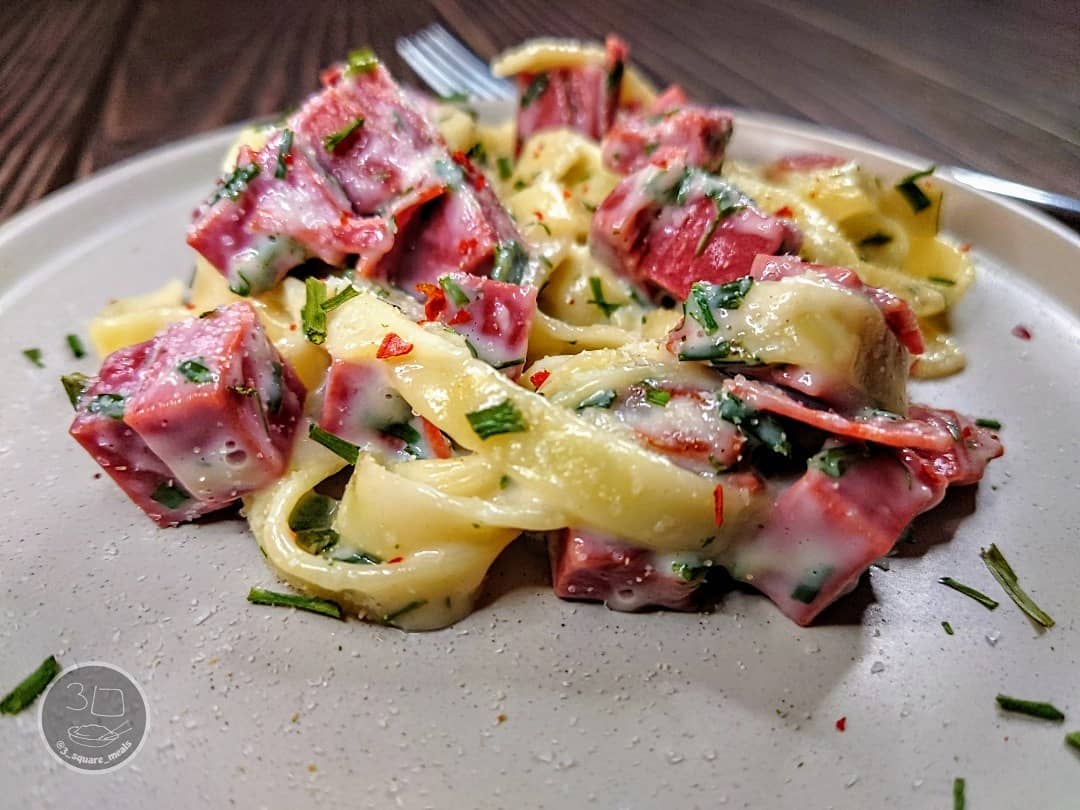Simple Pastrami Tagliatelle with Cheese
