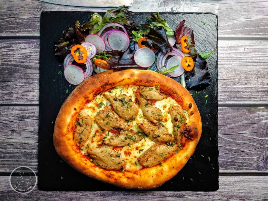 Lemon and Herb Chick'n Pizza