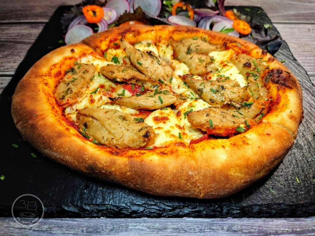 Lemon and Herb Chick'n Pizza