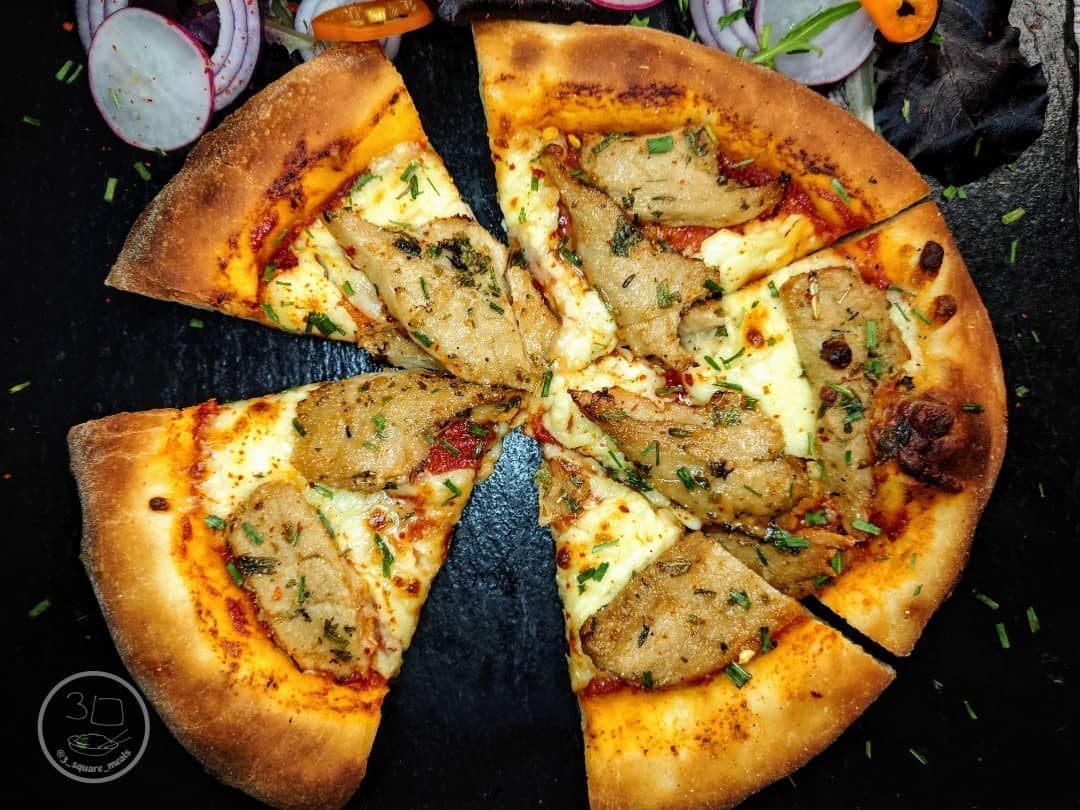 Lemon and Herb Chick'n Pizza