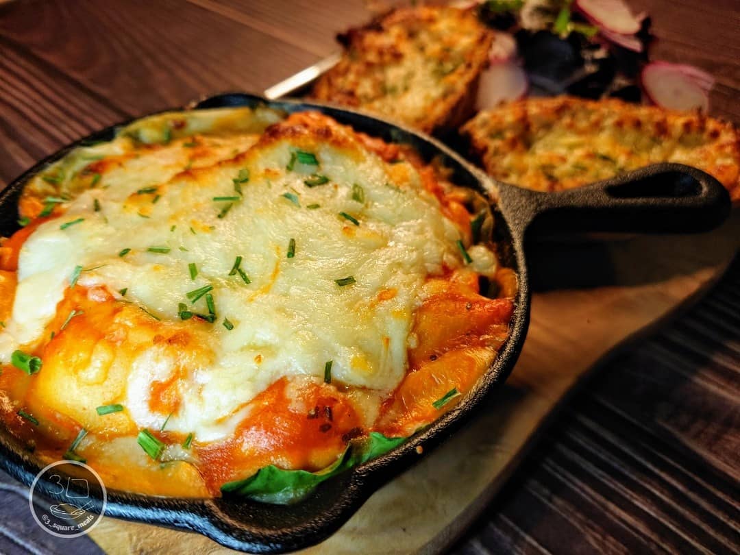 Ravioli Lasagne with Garlic Bread