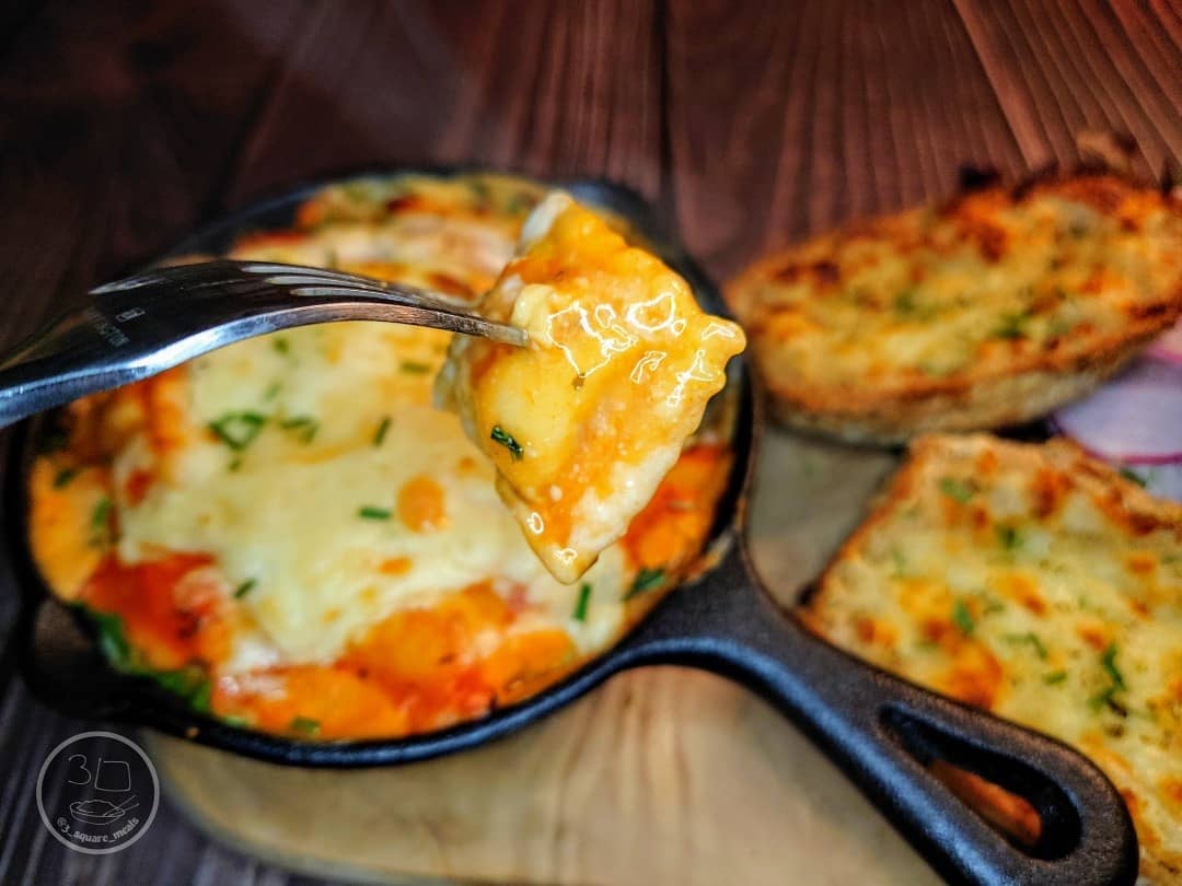 Ravioli Lasagne with Garlic Bread