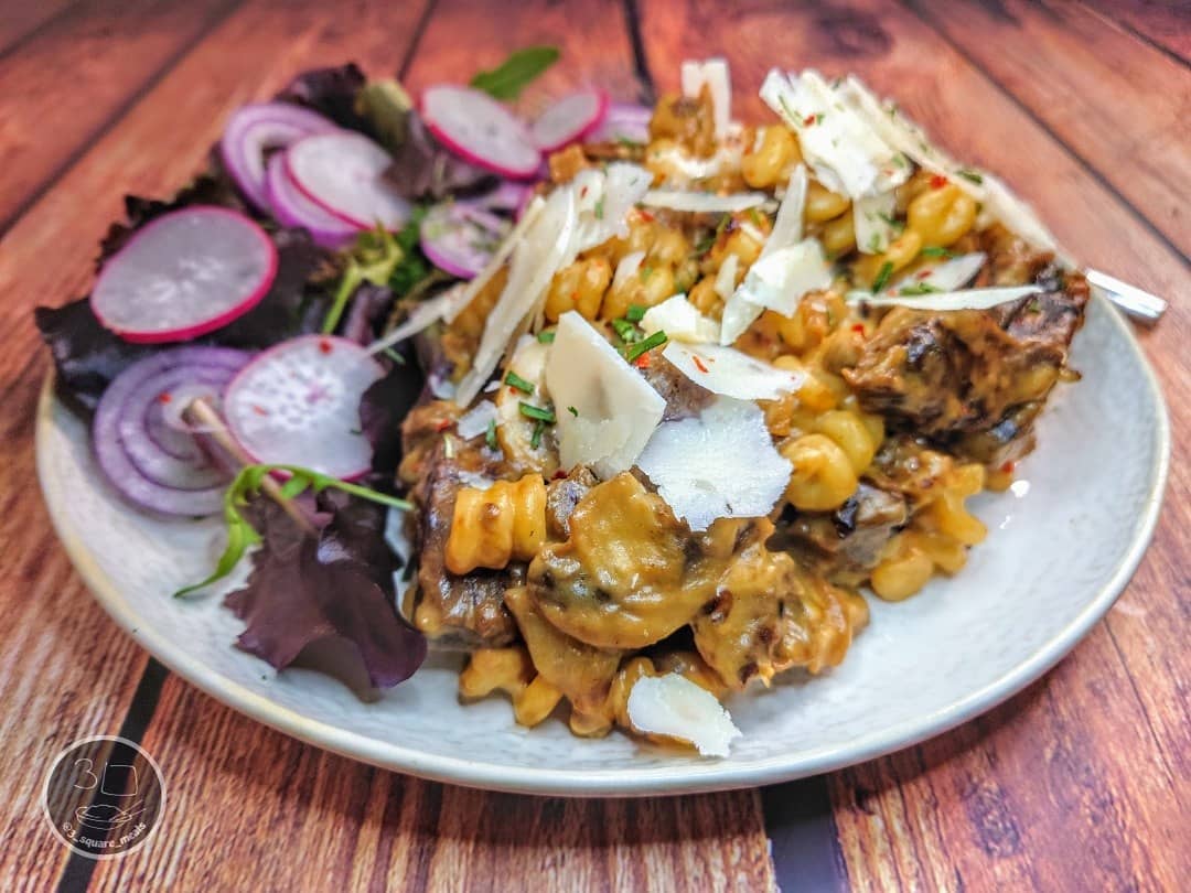 Caramelized Onion Meat-Free Beef Pasta