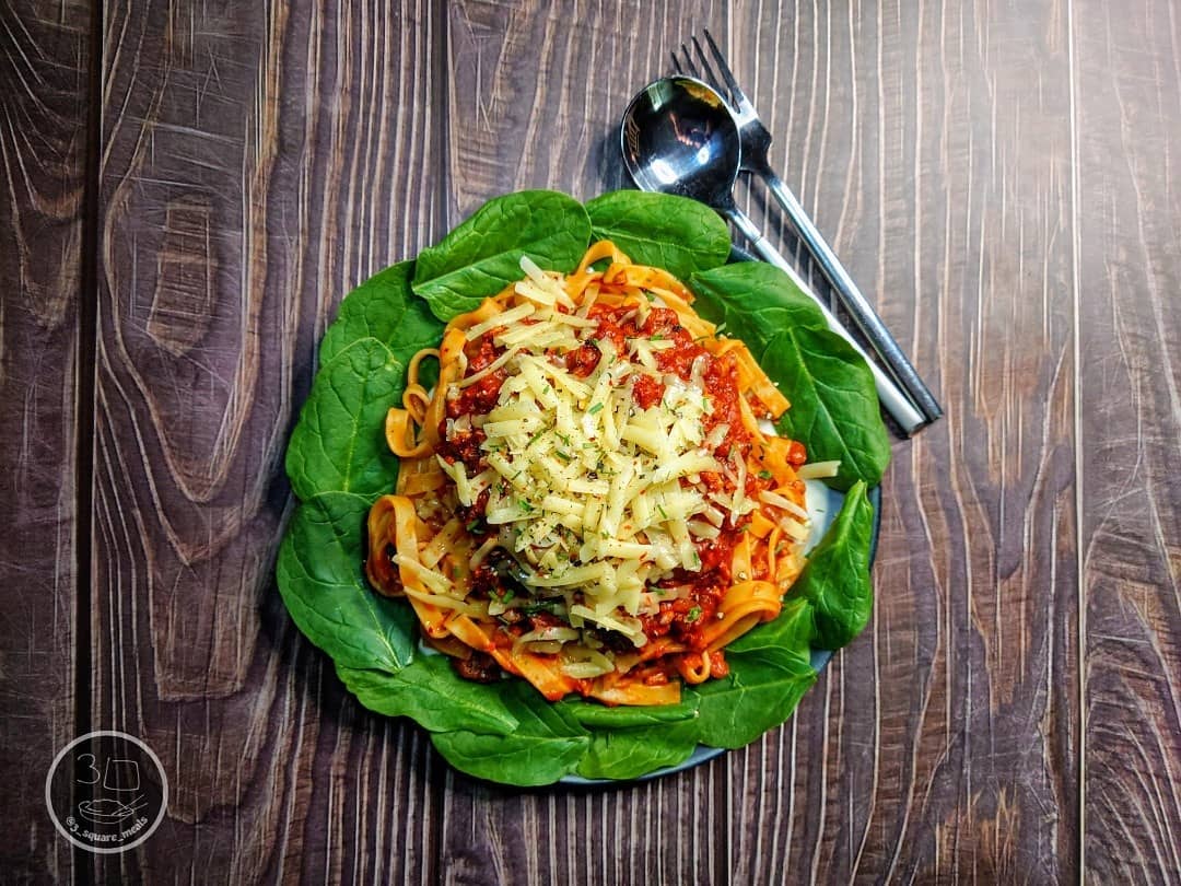 Vegetarian Tagliatelle Bolognese with Spinach and Cheese