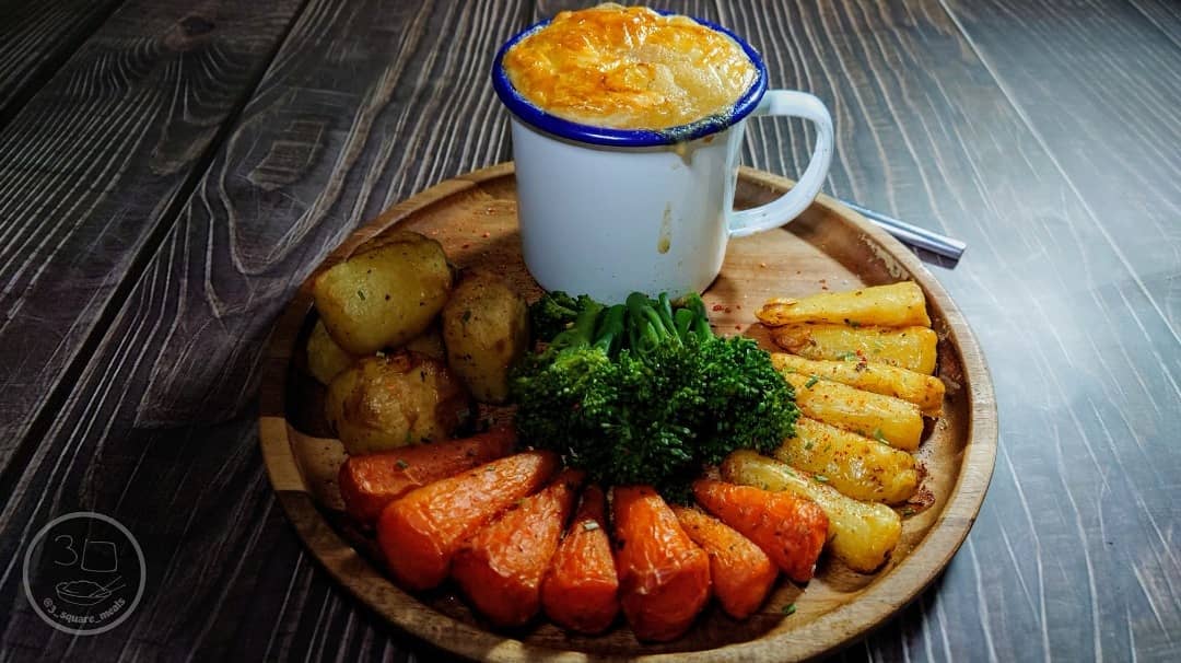 Chicken-Style Tarragon Mug Pie with Vegetables