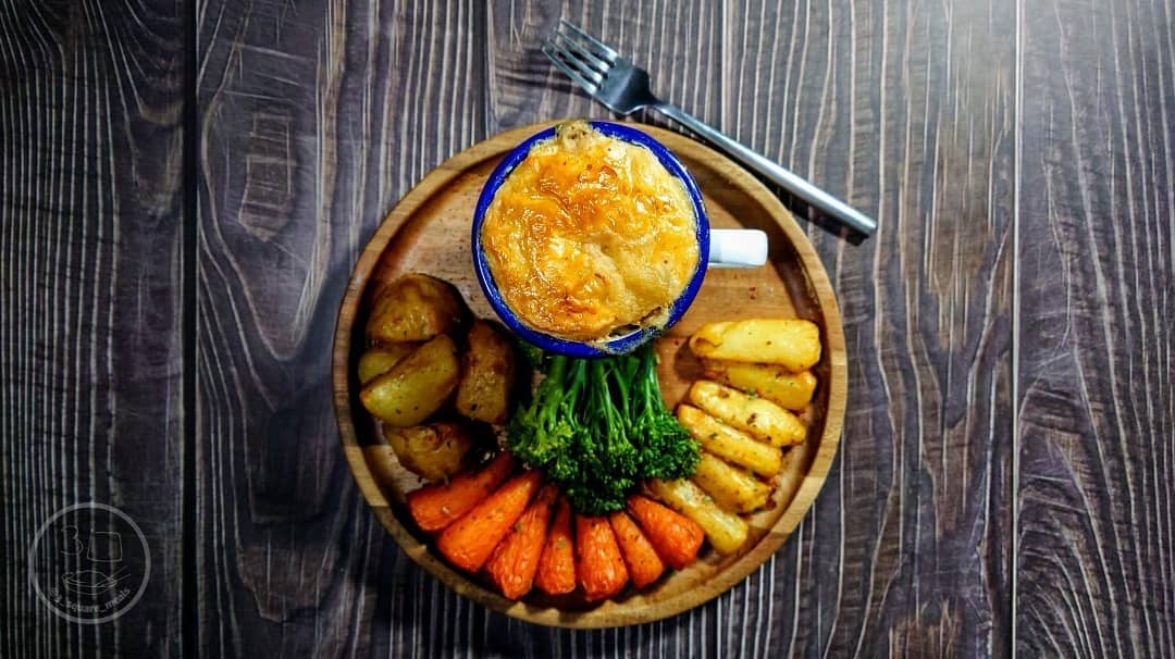Chicken-Style Tarragon Mug Pie with Vegetables