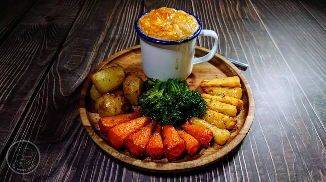 Chicken-Style Tarragon Mug Pie with Vegetables