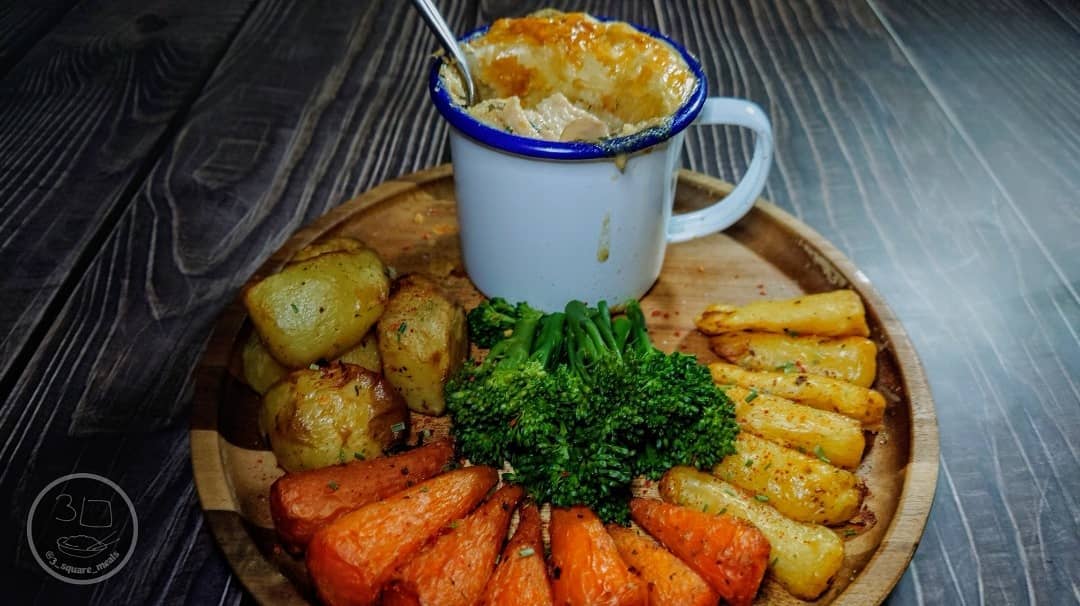 Chicken-Style Tarragon Mug Pie with Vegetables