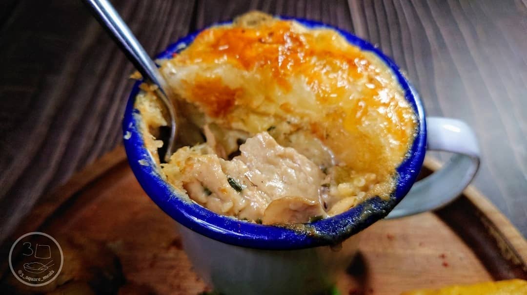 Chicken-Style Tarragon Mug Pie with Vegetables