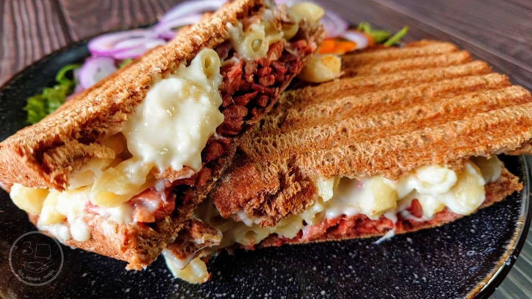 Veggie Bacon Mac and Cheese Toastie