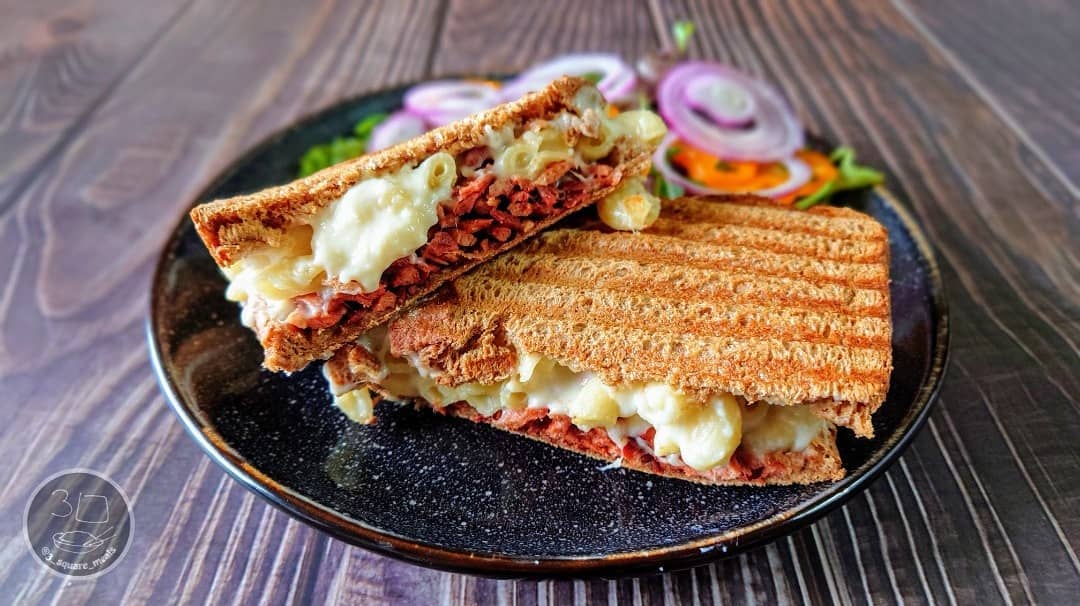 Veggie Bacon Mac and Cheese Toastie