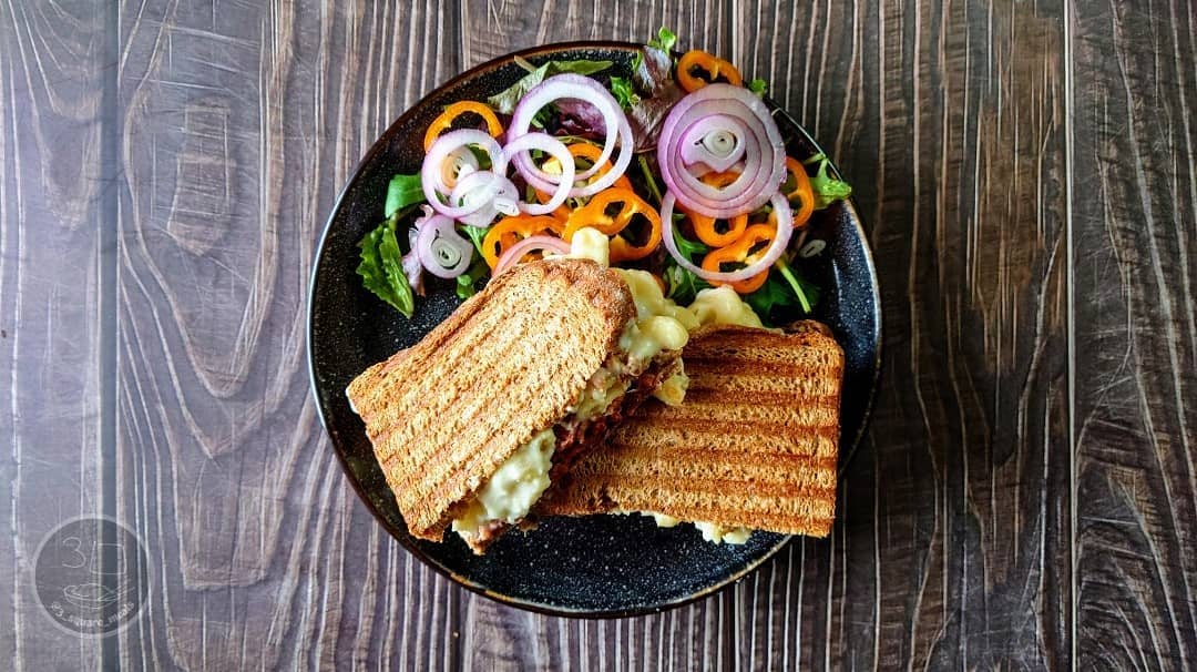 Veggie Bacon Mac and Cheese Toastie