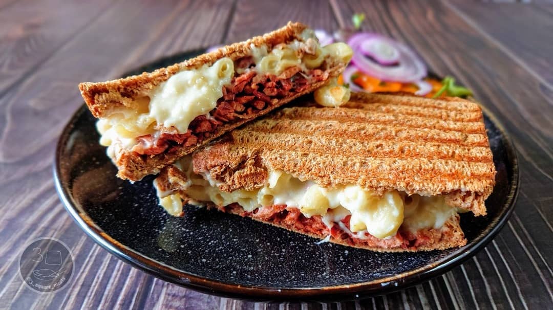 Veggie Bacon Mac and Cheese Toastie