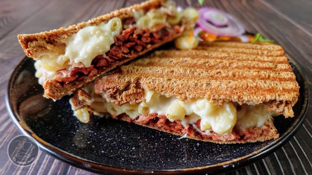 Veggie Bacon Mac and Cheese Toastie