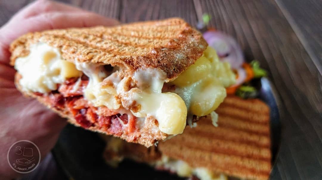 Veggie Bacon Mac and Cheese Toastie