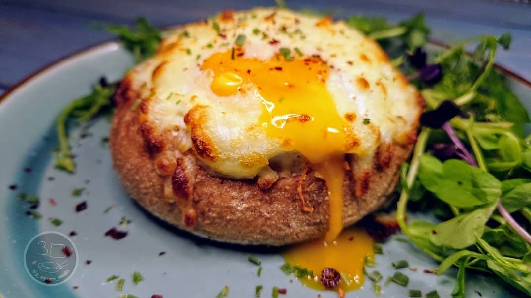 Cheesy Egg and Bean Boat