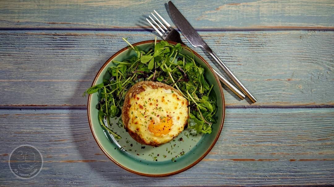 Cheesy Egg and Bean Boat