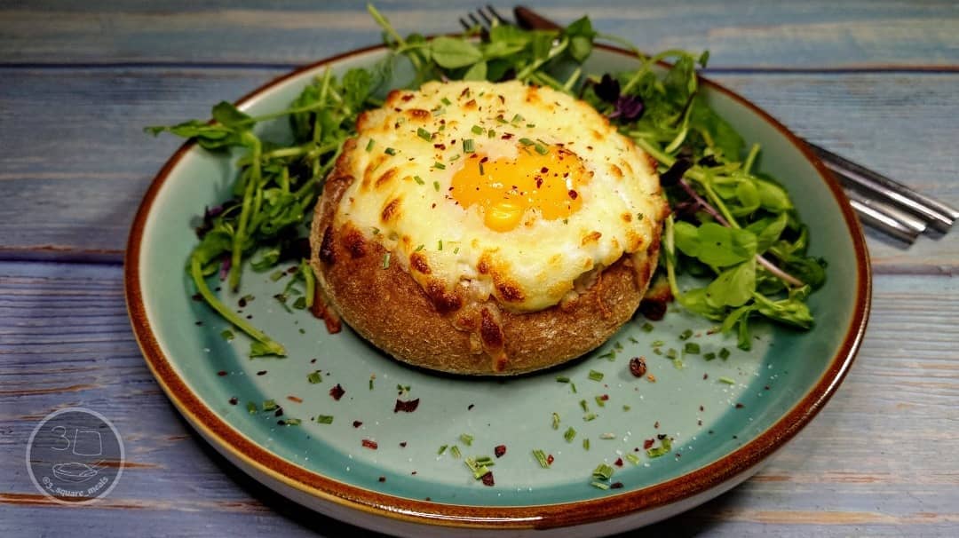 Cheesy Egg and Bean Boat