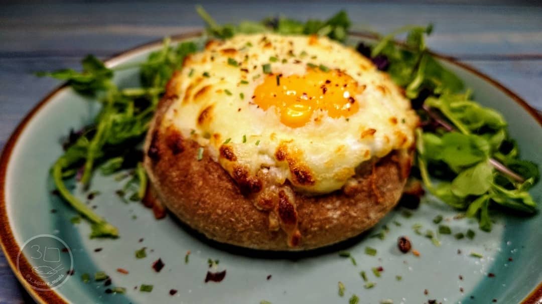 Cheesy Egg and Bean Boat