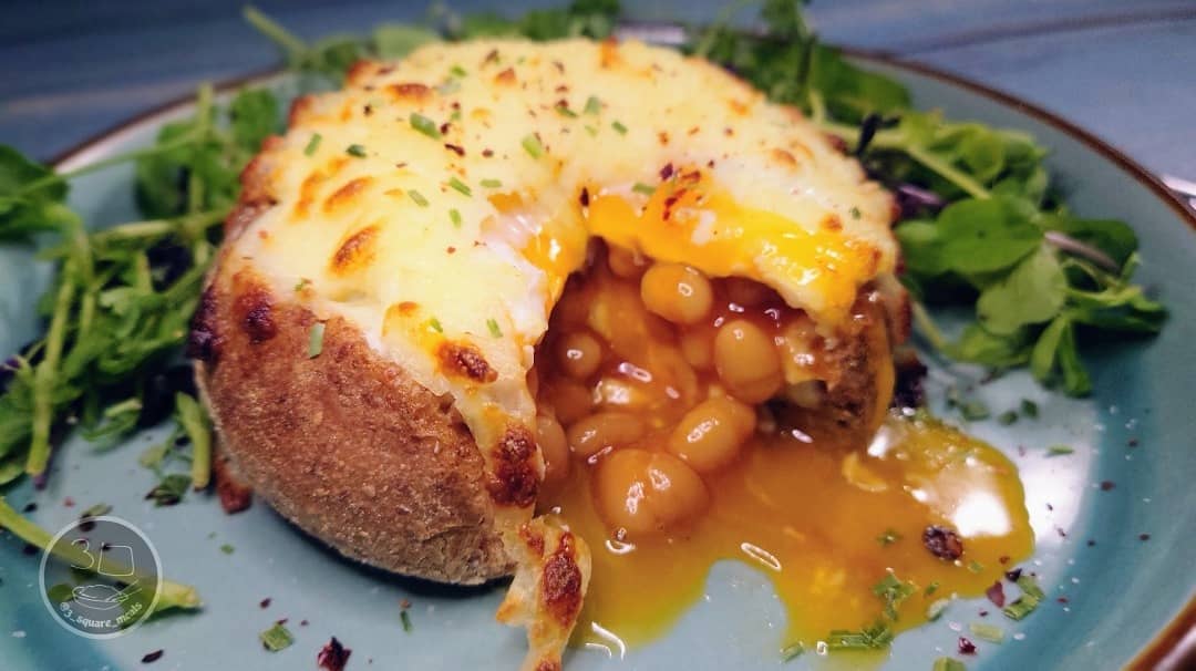 Cheesy Egg and Bean Boat
