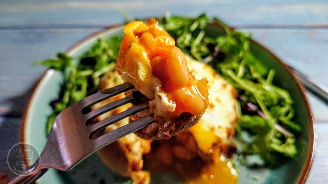 Cheesy Egg and Bean Boat