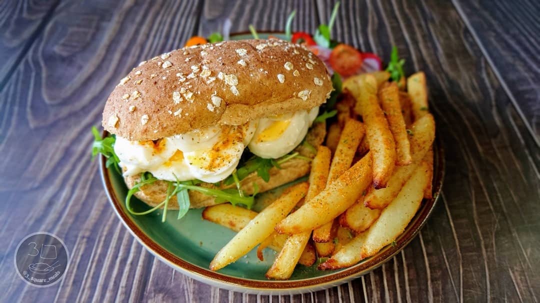 Egg Mayonnaise Sandwich with Chips