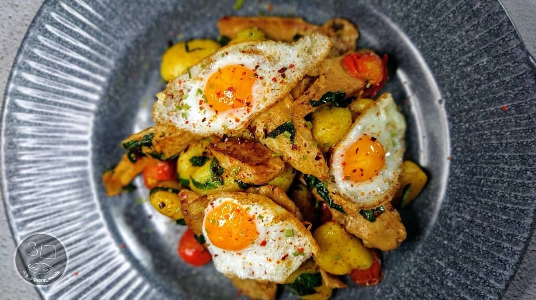 Gnocchi Stir-Fry with Quail Eggs