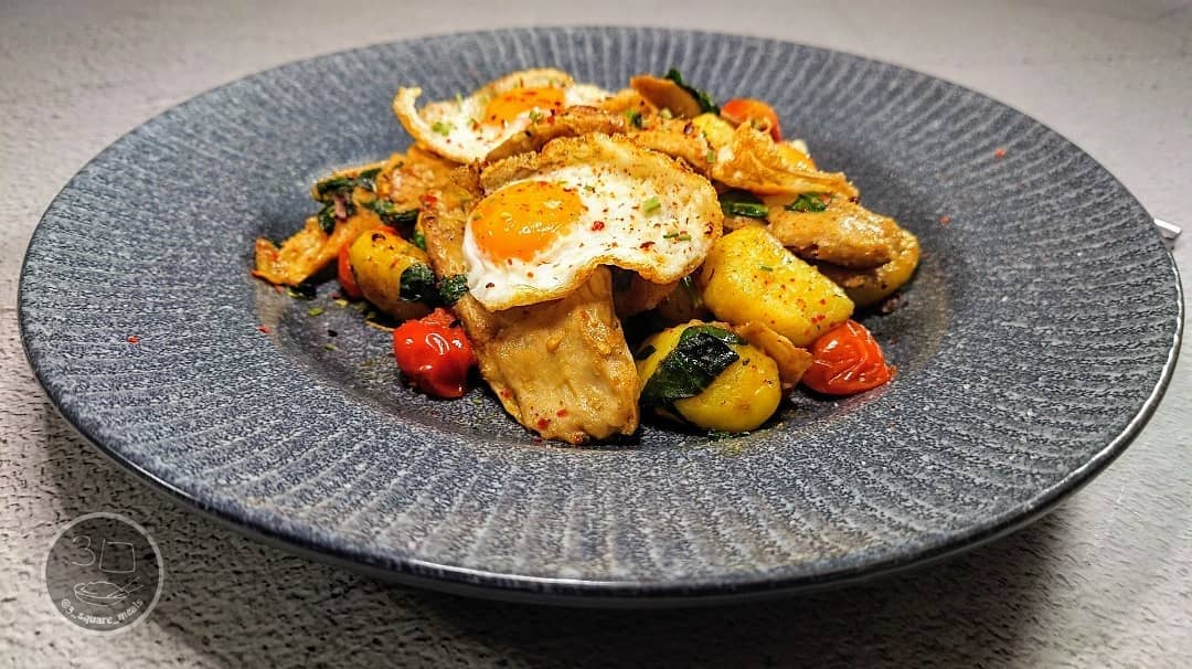 Gnocchi Stir-Fry with Quail Eggs