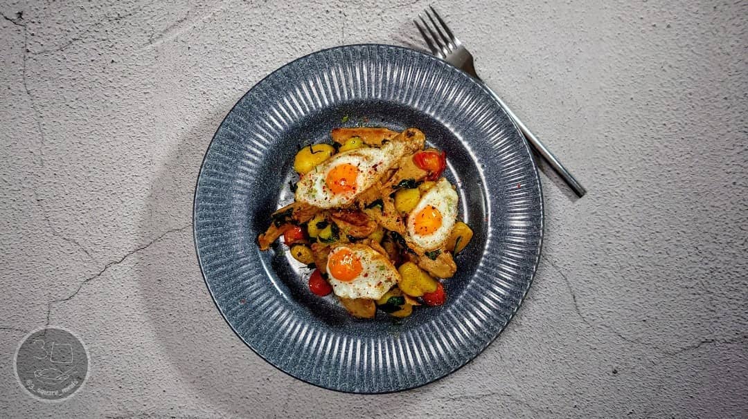 Gnocchi Stir-Fry with Quail Eggs