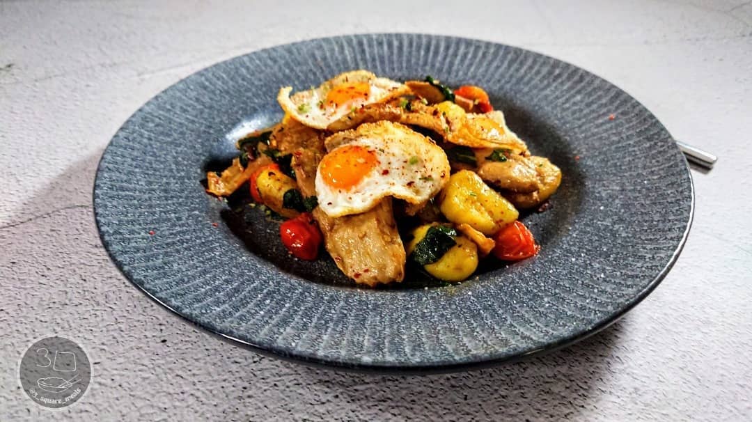 Gnocchi Stir-Fry with Quail Eggs
