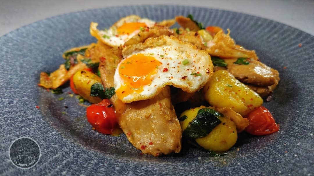 Gnocchi Stir-Fry with Quail Eggs