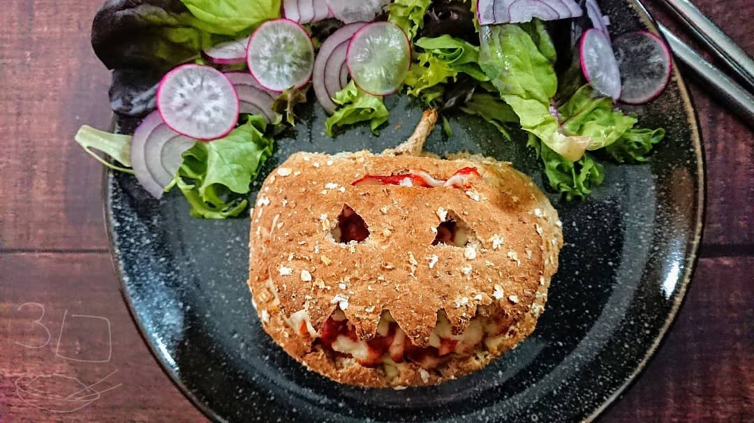 Baked Halloween Pumpkin Pasta Toastie