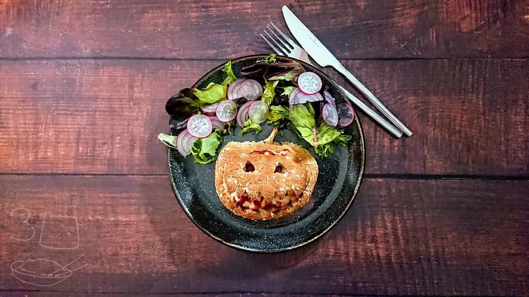 Baked Halloween Pumpkin Pasta Toastie