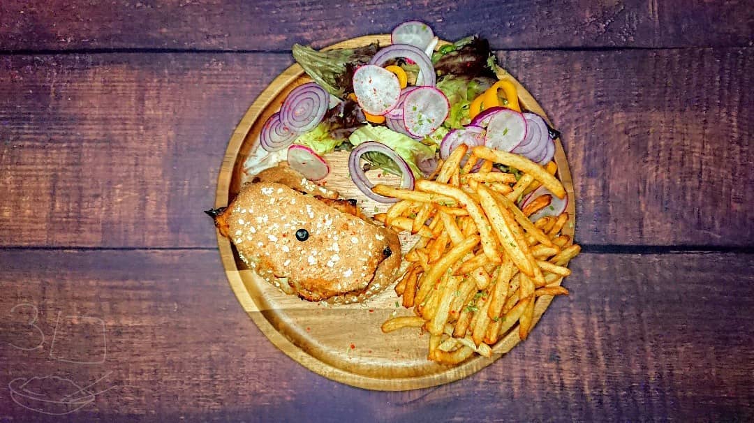 Sweet Chilli Vegetarian Stuffed Bun with Fries