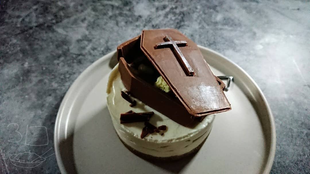 Halloween Broken Casket Cheesecake