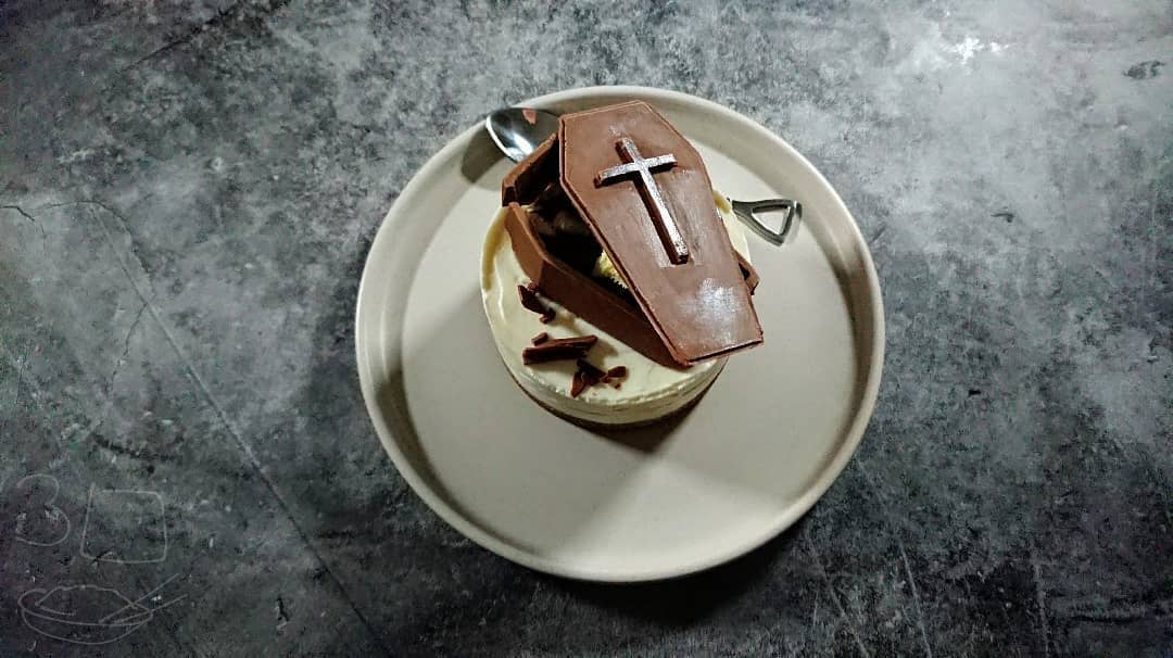 Halloween Broken Casket Cheesecake