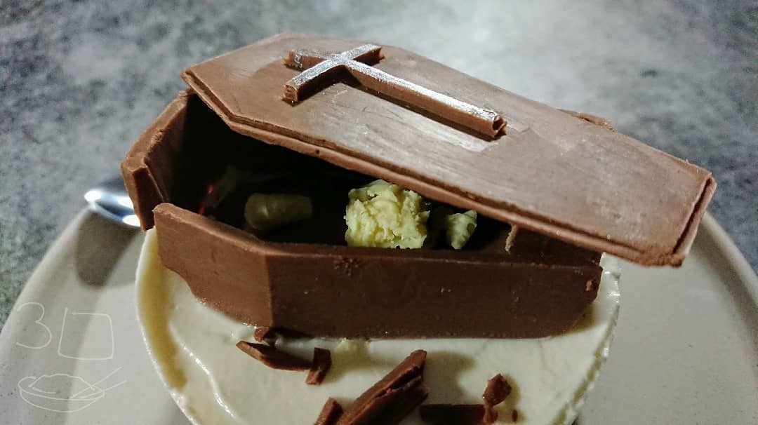 Halloween Broken Casket Cheesecake