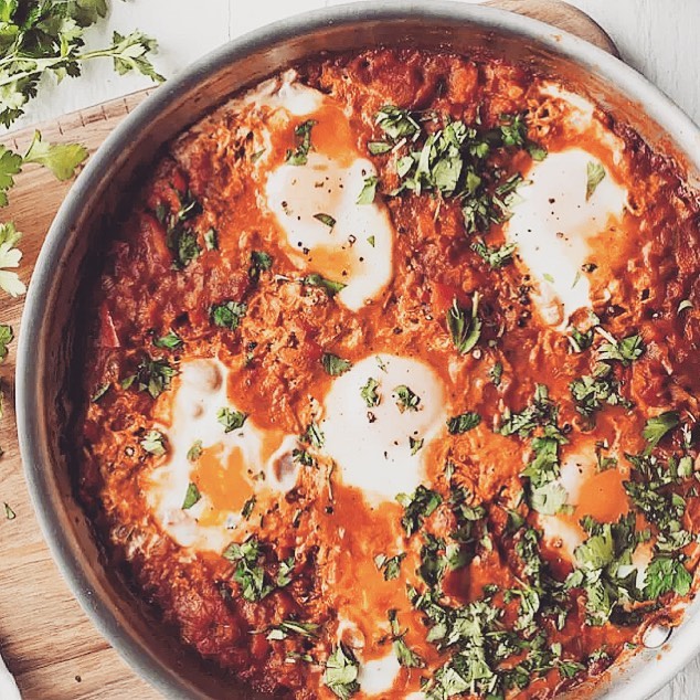 Easy Vegetarian Shakshuka with Eggs