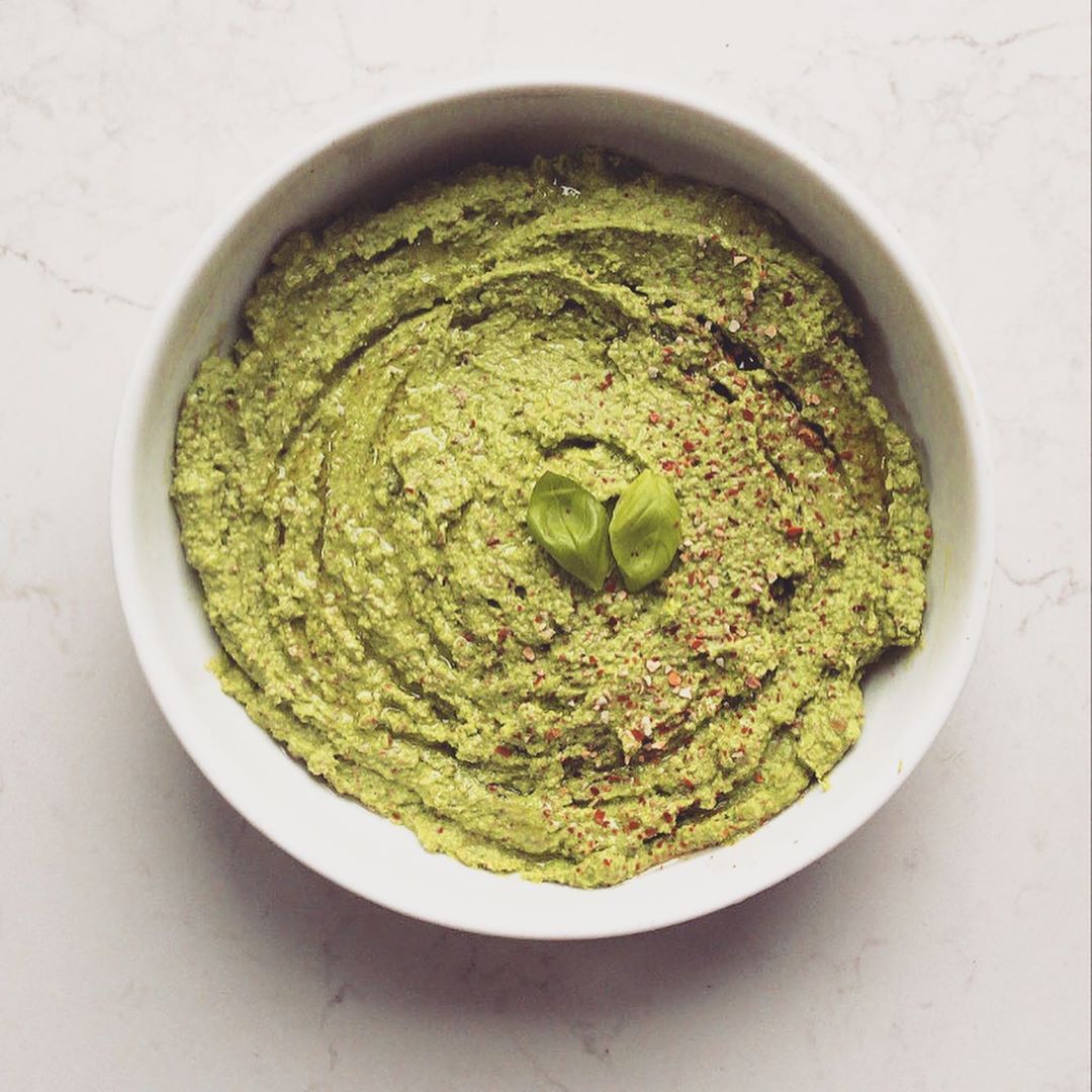 Spinach Avocado Dip with Almonds