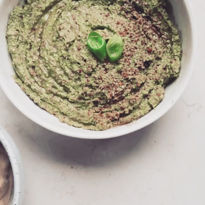 Spinach Avocado Dip with Almonds