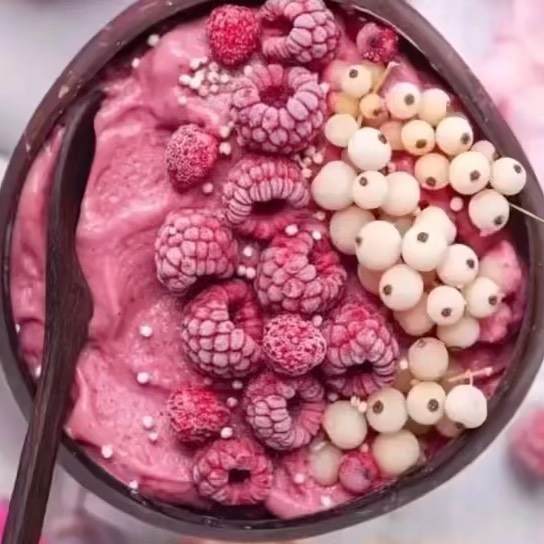 Vegan Banana Raspberry Smoothie Bowl